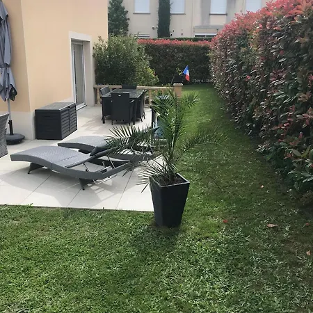 Le Jasmin Tres Calme *